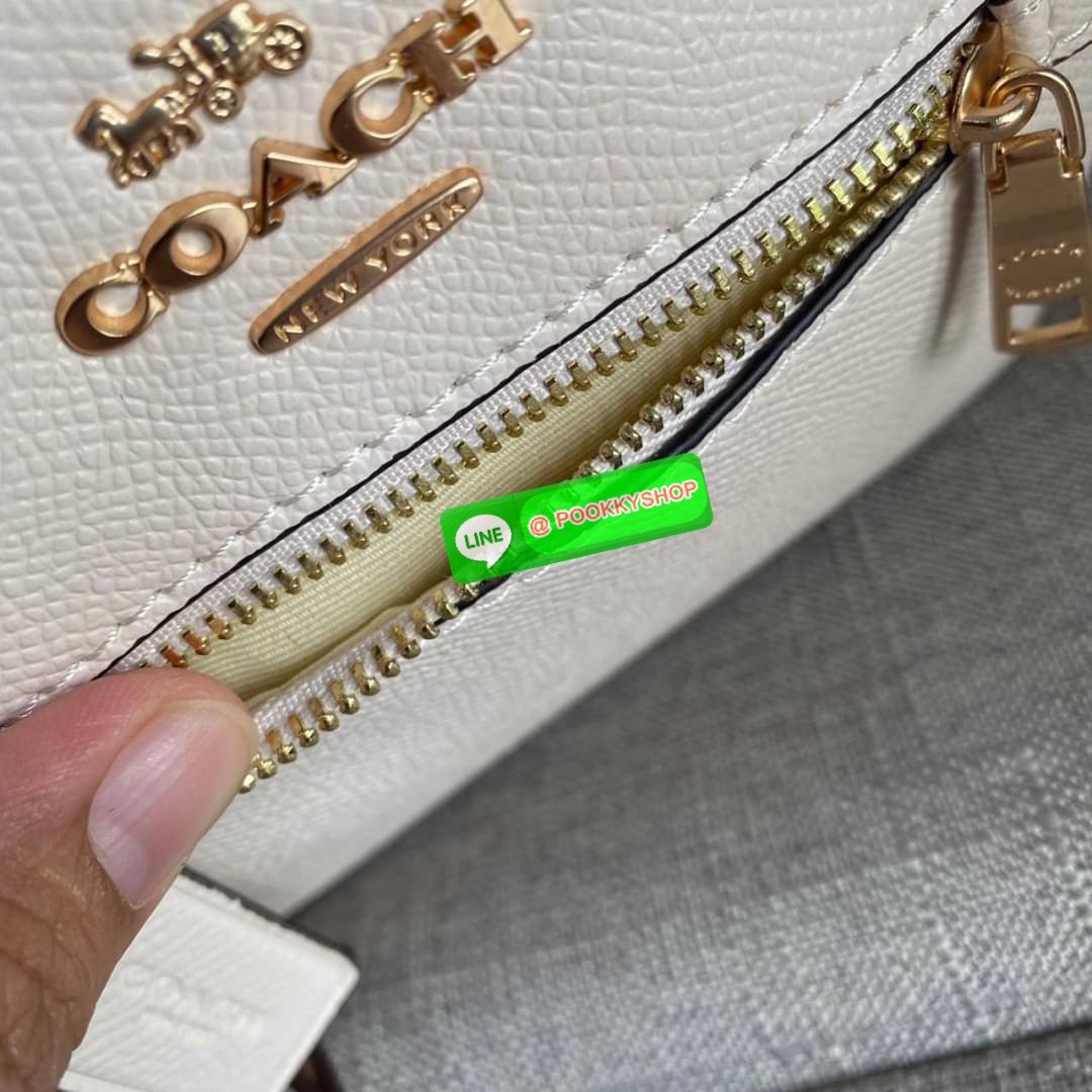 Coach Mini Gallery Crossbody With Stripe Heart Print (coach ca793) กระเป๋าสะพายข้าง เทรนรุ่นเล็กมาแรงวัสดุหนังแท้ทั้งใบ เปิดปิดด้วยซิป มีช่องใส่บัตรเครดิต 2 ช่อง ซับในผ้า สายสะพายถอดได้ สามารถสะพายข้างหรือสะพายไหล่ได้