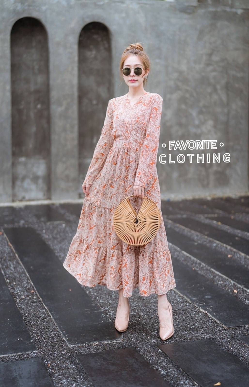 รอบ5มาแล้วค่าาา!!!! ❣️แม็กชี่เดรสคอวี❣️ แม็กชี่เดรสลายดอกคอวีแขนยาว ผ้าพิมพ์ลายดอกคมชัด งานสม็อคเอวด้านหลัง งานจริงสวยมากๆค่ะ แพทเทิร์นสวย ผ้าใส่สบายสุดๆ สาวๆตัวเล็กตัวใหญ่ใส่ได้หมดจ้า รีบจัดด่วนๆเลยน๊าาา