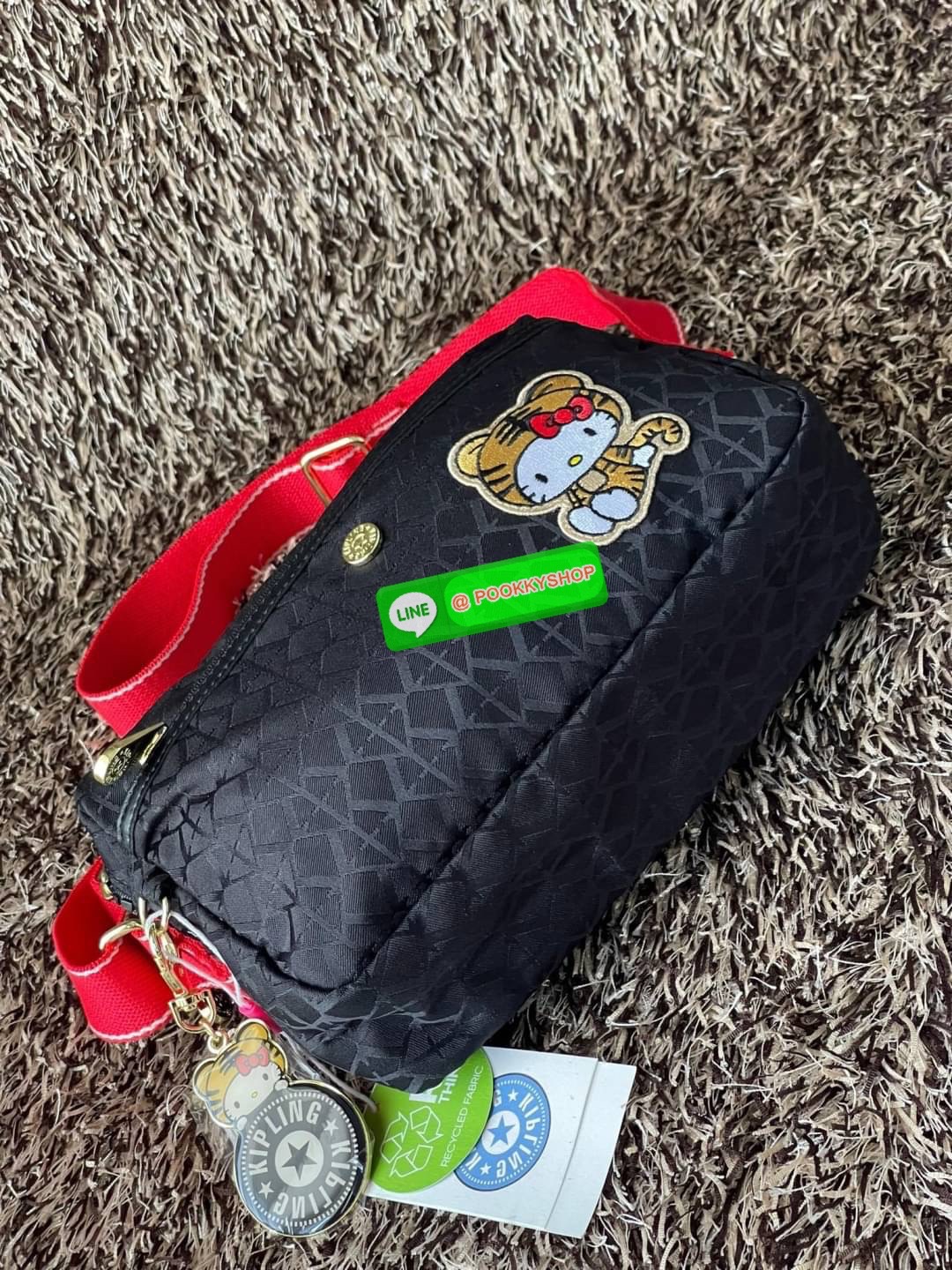 Kipling ABANU M Crossbody By Tiger Kitty Cat คอลเลคชั่นสะพายข้างแบบใช้งาน3ซิป วาดสีสันและลวดลายลงบนกระเป๋าเป็นคอลเลคชั่นสุดลิมิเตทพร้อมพวงกุญแจที่ออกแบบมาเฉพาะคอลเลคชั่นนี้ ขนาดกำลังดี ใช้งานง่าย จัดของได้เป็นระเบียบครบครัน แล้วเลือกใช้งานตามแบบของคุณไม่ว