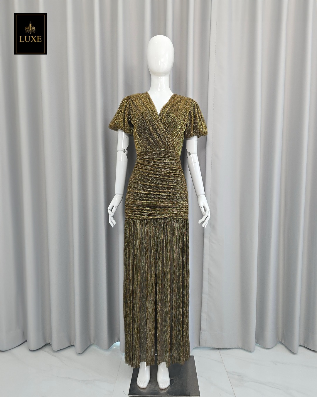 เดรสแฟชั่น แม็กซี่เดรสเสื้อคอวีป้าย แขนบอลลูน กระโปรงรูดเข้ารูปตรงสะโพก