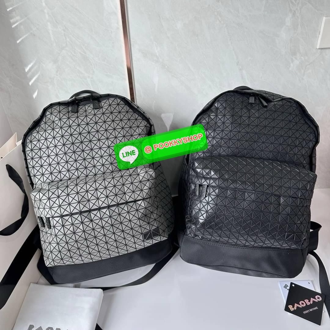 BAO BAO ISSEY MIYAKE KURO DAYPACK BACKPACK 🔖กระเป๋าเป้รุ่นฮอตทรงเรขาคณิตที่สุดในญี่ปุ่น KURO ภาษาญี่ปุ่นคือมาความเก๋ไก๋ เป็นกระเป๋าเป้ที่น้ำหนักแต่สามารถรับน้ำหนักได้ดี 🔖วัสดุ โพลียูรีเทน(Polyurethane) น้ำหนักเบา มีความแข็งแรง 🔖เปิ