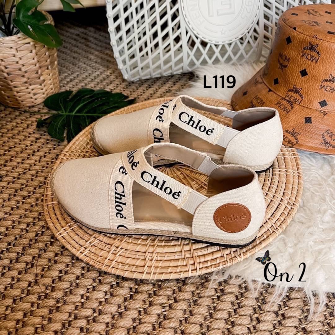 ชนชอปค่ะ รองเท้าคัชชู Chloe ตัวใหม่ แต่งสายแบรนด์ไขว้น่ารัก ผ้าแคนวาสขอบปอ พื้นปั้มสายมียางยืดใส่ง่าย ปีนี้ Chole มาแรงสุดทุกคอล สาวๆห้ามพลาดนะคะ