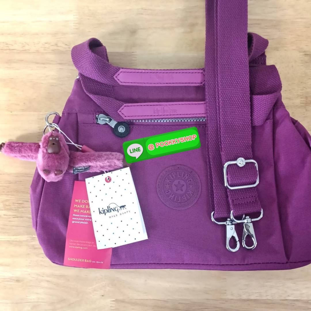 KIPLING ELISE HANDBAG กระเป๋าถือและสะพายไหล่ วัสดุ Nylon +Polyester ขนาดกำลังพอดี จุของได้มาก มีหูจับสองสาย ถือสะดวก น้ำหนักเบา มีช่องซิป ด้านหน้า ช่อง กระเป๋าหลักเปิด-ปิดด้วยซิป มี3 ช่องว่างใส่ของได้จุมากๆ ใส่มือถือได้ กระเป๋าสตางค์ใบยาว และ เครื่องสำอาง