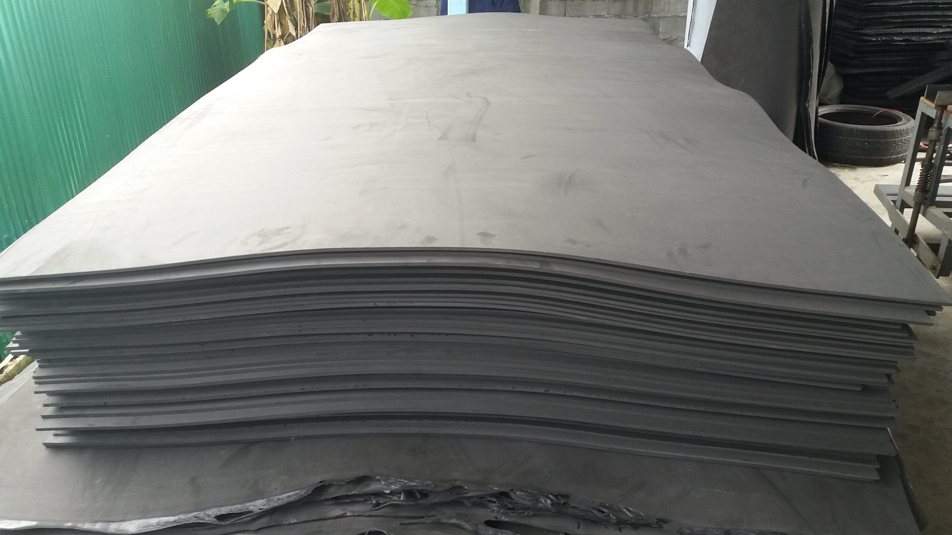 แผ่นยาง EVA สีดำ ขนาด 130 x 240 ซม.หนา 8 มม.