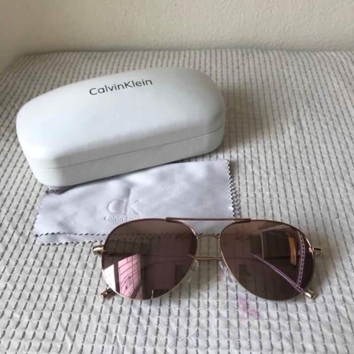 Calvin Klein CK2155S รุ่นนี้สวยมากๆรุ่นนี้พลาดไม่ได้ อุปกรณ์ครบ พร้อมกล่องผ้าเช็ดแว่น กันแดดกันยูวี 100%