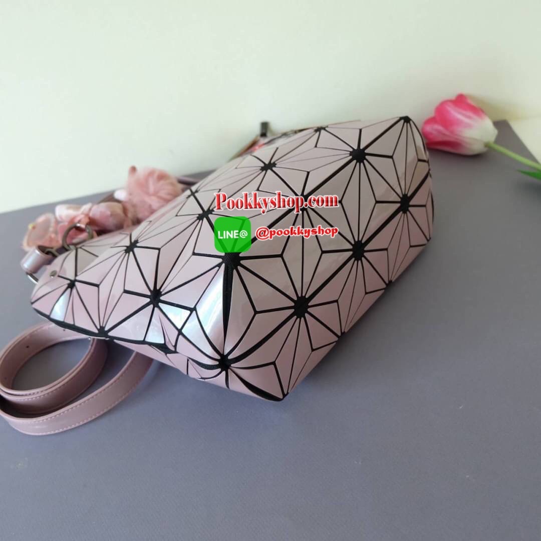 รุ่นขายดี ลาย Limited edition หายาก ปรับทรงได้ 2 แบบ น่ารักมาก สี Candy Plum สวยที่สุด มาพร้อมกระต่ายเข้า set เลิศคะ ⚡กระเป๋า จากแบรนด์ David Jones กระเป๋าสะพายข้างดีไซน์เกร๋มาก สีสวยหรูมาก ขนาดกะลังดีเลย ⚡น้ำหนักเบามากคะ ภายในมีช่องเก็บของจ