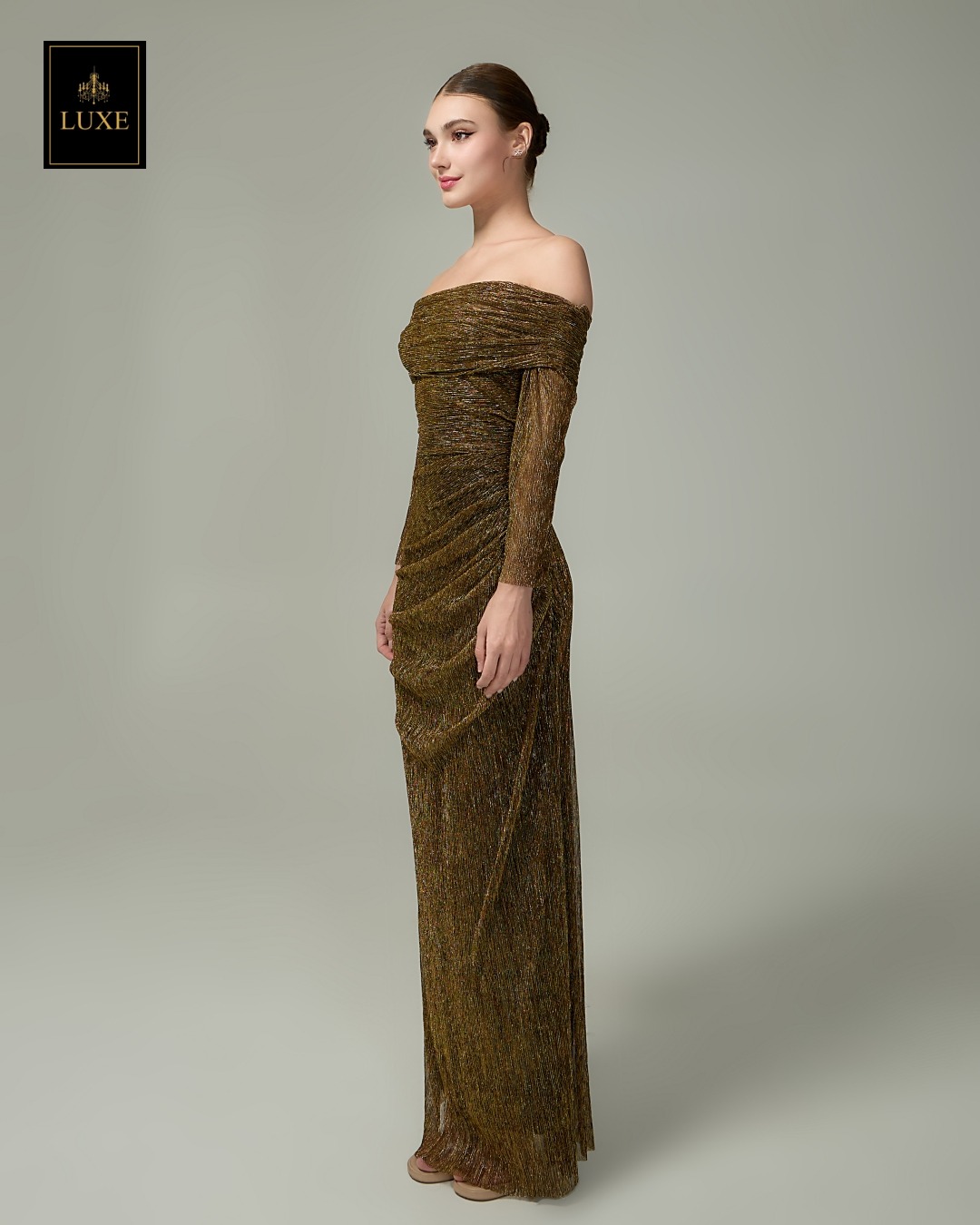 แม็กซี่เดรสเสื้อแขนยาวเปิดไหล่ กระโปรงยาว