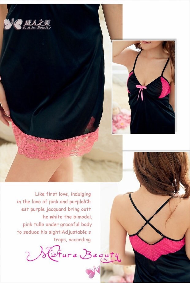 ชุดคลุม เซ็ท ชุดนอนสายเดี่ยว เนื้อซาตินหรู สีดำ แต่งระบายลูกไม้ชมพูสดช่วงอก พร้อมชุดคลุมเกรดพรีเมี่ยมเข้าชุด Free Size