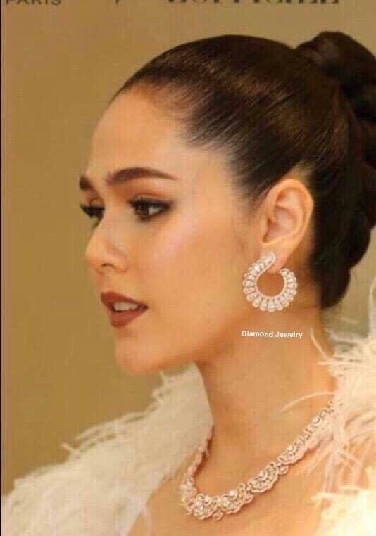 Hi-Quality item Chopard Earring ต่างหูเพชร CZ แท้ งานสุดอลังการ สวยมากกกที่สุดในสามโลกค่ะ รุ่นนี้ขอแนะนำมากๆๆๆๆ งานสวยจริงๆค่ะ คุณชมพู่ใส่เดินพรมแดง ดาราเซเลปใส่กันตรึมค่ะ เพชรสวยมากกกก เพชรเงาวิ้งระยิบระยับมากๆ ใส่ออกมาเริ่ด คู่เดียวจบค่ะ