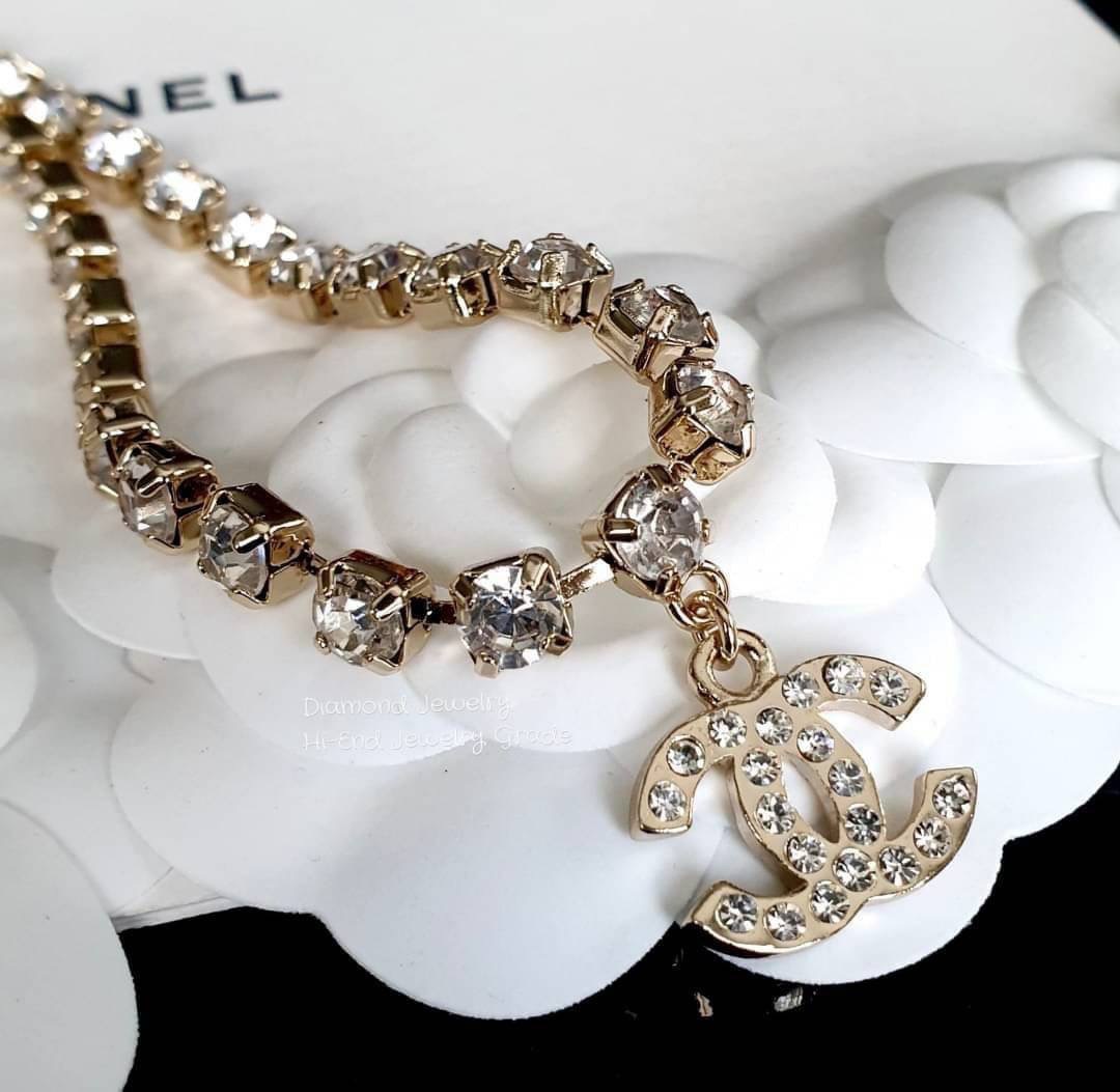 Super Hi-End Quality !!!! ((งาน 1:1 เหมือนในช็อปมากที่สุดในท้องตลาด)) Chanel Necklace สร้อยคอชาแนลงาน 1:1 เหมือนของแท้เป๊ะๆค่ะ ชนช็อป คอลล่าสุด รับรองงานสวยมากกกกก ดูหรู ดูผู้ดีสุดๆ งานดีคุณภาพดีมากๆมากๆคะรับประกันความพอใจเลยค่ะ ตัวเรือนสีทอง ไฮโซมากค่ะ ค