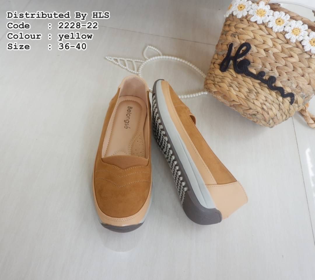 รองเท้าหนังคัชชูทรงBoy พื้นยางอย่างดีกันลื่นแน่นอนคะ หนังบนสักกะหลาดนิ่มๆ ด้านหน้าขอบยืดใส่ง่าย เก๋ๆ ใส่สบายมากๆคะ ใส่ชิวๆ น่ารักคะ