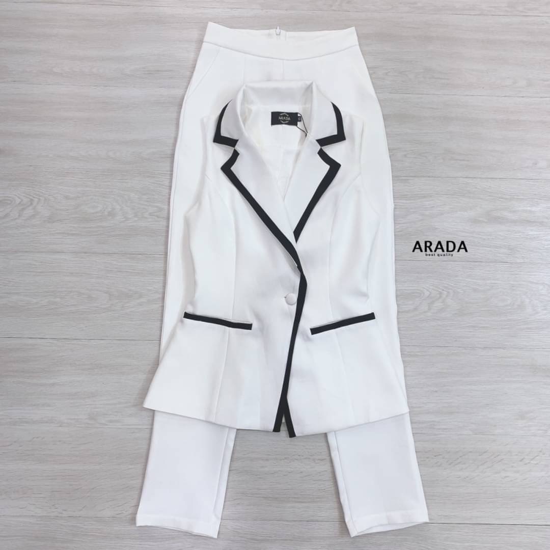 ❣️เซตนี้ต้องมีน้า สวย ไฮ ครบจบที่เซตนี้คร่า❣️ Detail :: Set เสื้อคอปกสีขาวแต่งแถบสีดำมาพร้อมกับกางเกงขายาวสีขาว บอกเลยจ้า สวยครบจบที่เซตนี้เลยคร่า ใส่แล้วดูผู้ดี ไฮสุดๆ มีซับในอย่างดี ตัวกางเกงมีกระเป๋า 2 ข้างใช้งานได้จิงนะคะ