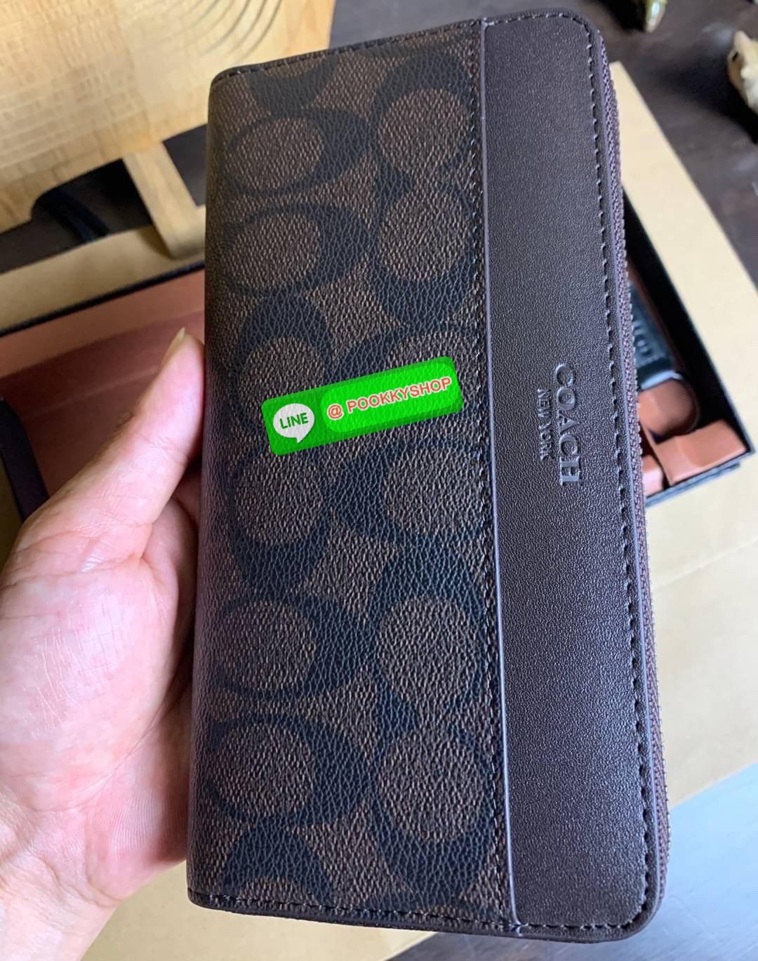 COACH ACCORDION ZIP WALLET IN SIGNATURE CANVAS กระเป๋าสตางค์ใบยาว ซิปรอบ ใช้งานง่าย ด้วยฟังค์ชั้น ด้านใน ใส่บัตรได้จุใจ มีช่องซิปใส่เหรียญตรงกลาง โดนใจหลายๆคนไปเรียบร้อยและคลาสสิค เรียบหรูดูแพงตลอดกาล ยกให้รุ่นนี้เลย