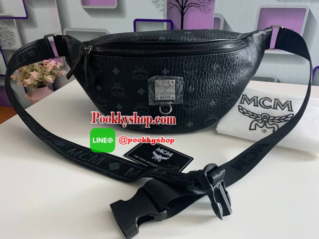MCM Fursten ลาย Visetos กระเป๋าคาดอก/เอว ที่เข้ากับทุกไลฟ์สไตล์ จะคาดรอบเอวหรือพาดลำตัวก็ให้ลุคสตรีทแบบทันสมัย วัสดุหนังสังเคราะห์เคลือบผิวลาย Visetos หนังดีมากๆ ค่ะเปิด-ปิดด้วยซิป 2 ทาง ด้านหลังมีช่องซิปยาว 1 ซิป ด้านในโล่งกว้าง และมีช่องสำหรับเก็บของจุก