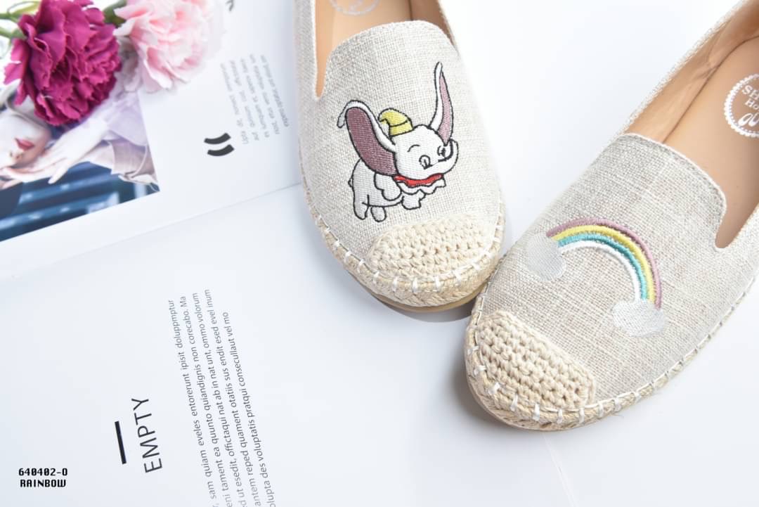 สินค้าขายดี พร้อมส่ง รองเท้า slip on งานขายดีมาแล้วจ้า ขายดีตลอดกาล จะใส่เดินทาง หรือไปเที่ยวก็ได้ค่ะ งานสวย แม่ค้าคอนเฟริม ห้ามพลาดเลยจ้าตัวนี้แนะนำ อย่าช้ารีบเลย