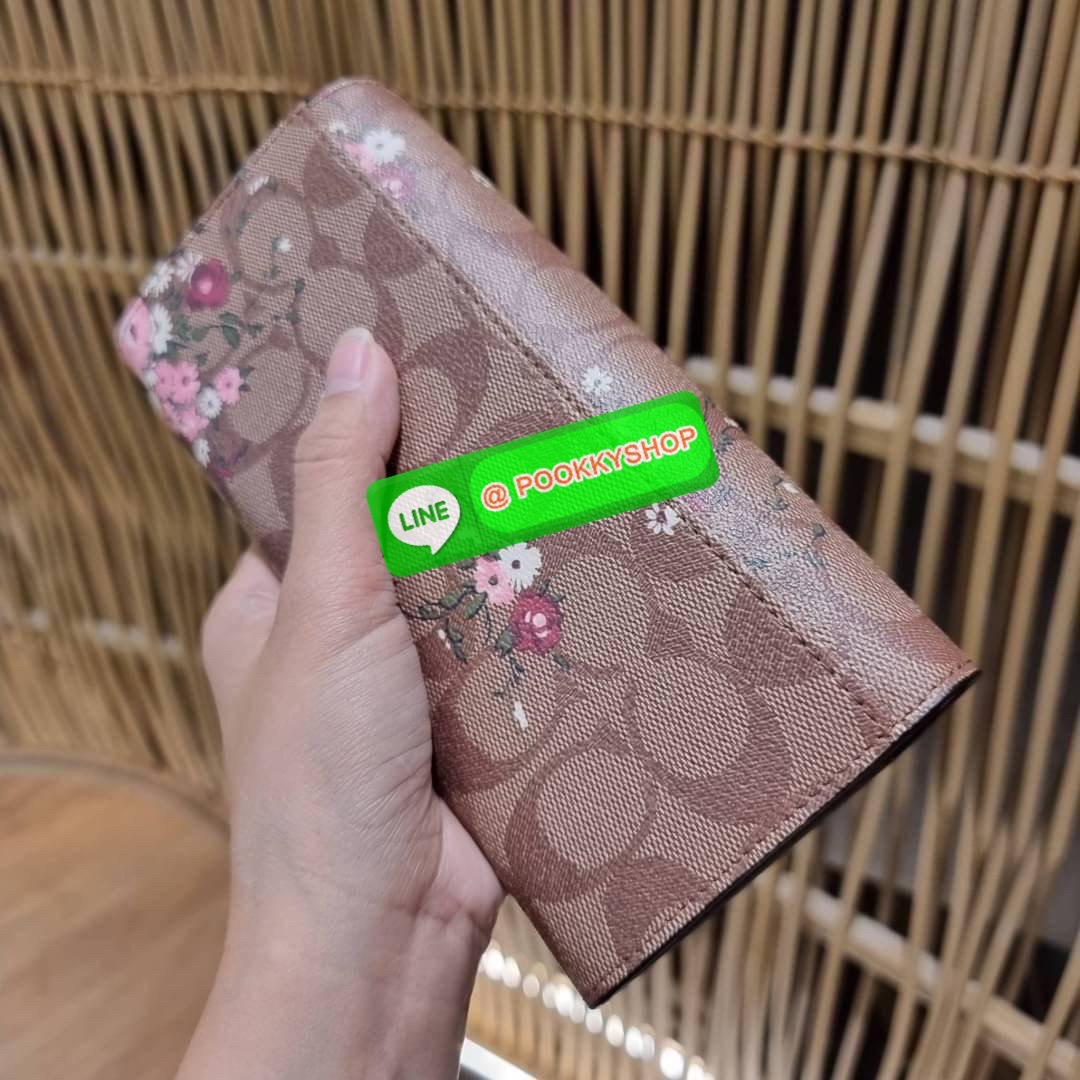 COACH F29395 SLIM ENVELOPE WALLET IN SIGNATURE CANVAS WITH FLORAL BUNDLE PRINT กระเป๋าสตางค์รุ่นขายดี ทรงจดหมายรุ่นฝาพับ ดีไซน์ลายช่อดอกไม้ น่ารักสดใส วัสดุหนังแคนวาสเคลือบลาย ภายในใส่มือถือได้ ใส่บัตรได้ มีช่องซิปแยกแบ่งเป็นสัดส่วน ใบจริงคือดีงาม สาวๆใช้