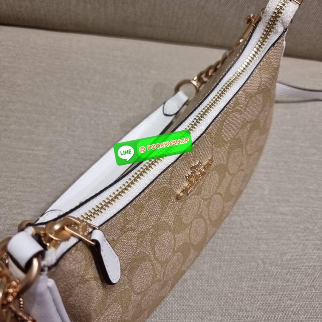 COACH CA548 TERI SHOULDER BAG IN SIGNATURE CANVAS คอลเลคชั่นใหม่ล่าสุด ที่สาวๆรอคอย กระเป๋าสะพายไหล่กึ่งทรงพอช พร้อมเสิร์ฟความสวยถึงบ้านไปเลยก่อนใคร แบบไม่ต้องพรีฯ ด้วยดีไซน์คลาสสิคที่แอบแฝงความเรียบหรู มาพร้อมสายสะพาย 2 เส้น เป็นสายโซ่คล้องแขนและสายสะพาย