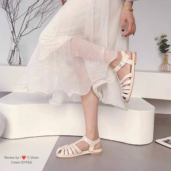 !! พร้อมส่งรองเท้ารัดส้นนำเข้าสวยเก๋ขายดีมากๆ !!! - หนังรุ่นนี้ใส่ดีมาก ใส่เดินสบาย - มีรูระบายอากาศ ใส่แล้วเท้าไม่อับ - สายสามารถปรับให้กระชับได้ - จับแมทกับชุดง่าย ใส่แล้วดูเกร๋ดูน่ารักมากๆ - ทางร้านถ่ายรูปจากสินค้าจริง *** ของจริงงานดีสวยเป๊ะมาก สวยเกิ