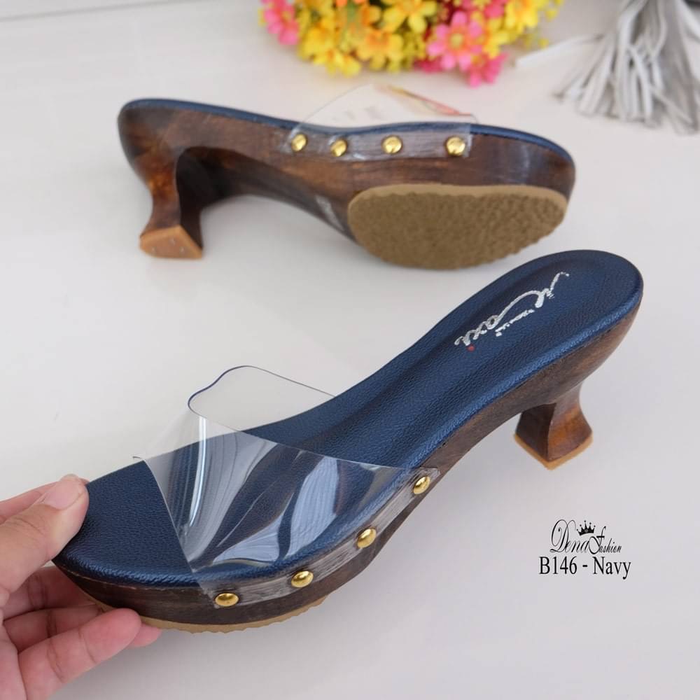 B146 เกี๊ยะหยดน้ำ งานส้นเกี๊ยะส้นหยดน้ำ ทรงสวมหน้าใส ให้คุณอวดผิวหน้าเท้าได้สุดๆ สวมใส่กระชับ ส้นเกี๊ยะไม้แท้น้ำหนักเบา ติดพื้นยางกันลื่นอย่างดีหน้าเชิ่ดเดินง่าย งานสวยที่คุณไม่ควรพลาด