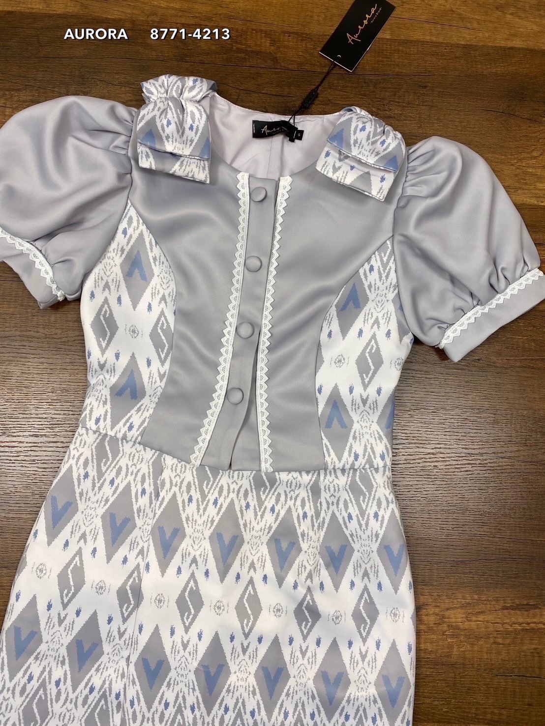 ชุดเซทแฟชั่น เซตลายผ้าไทย เนื้อผ้าหนานุ่มอย่างดี ดีเทลสวยเก๋ดูผู้ดี ไหล่แต่งโบว์