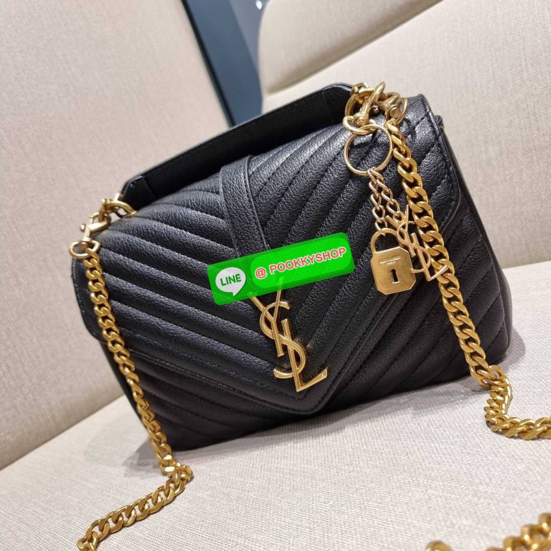 IN STOCK!! Yves Saint laurent crossbody boutique vip bag กระเป๋าสะพายไหล่ ดีไซน์ทรงสวยหรู พิเศษ แถมฟรี พวงกุญแจห้อยโลโก้ ดูแพงไปหมดจริงๆไอเท็มนี้ วัสดุหนังสังเคราะห์ลายคาร์เวีย เปิด-ปิดด้วยกระดุมแม่เหล็ก ภายในโล่งกว้าง แบ่งสัดส่วนไว้อย่างดี มาพร้อมหูจับใน