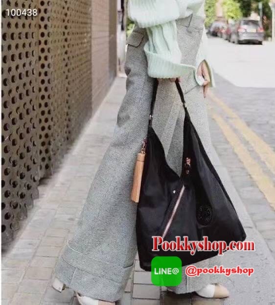 Kipling OLINA Medium Tote Bag Rose Bag คอลเลคชั่นใหม่จาก Paka Premium กระเป๋าถือหรือคล้องบ่าขนาดกลาง วัสดุ Polyester100% อะไหล่สีRose goldทั้งหมดรวมถึงเจ้าพวงกุญแจmonkeyและพู่หนังrubber เพิ่มความหรูหรา คอลเลคชั่นนี้เน้นความกว้างใส่ของได้อย่างจุใจ และยังมี