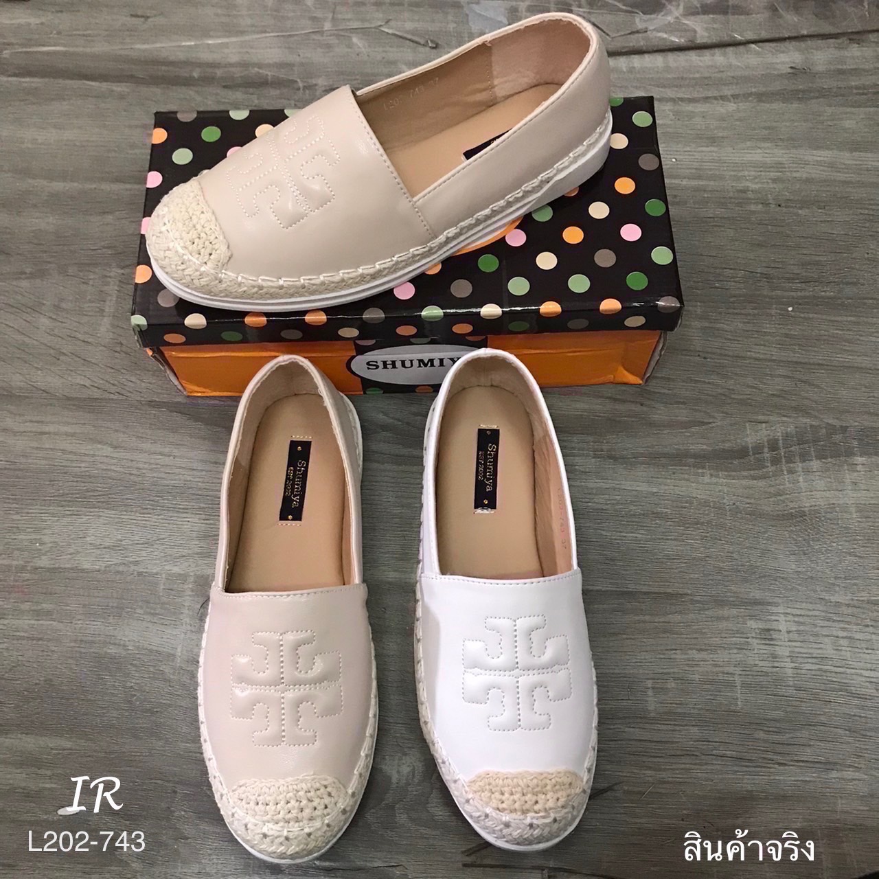 รีพีทแบบขายดี!! พร้อมส่ง รองเท้า slip on หนังPUนิ่มทรงสวยปั๊มลายนูน Tory พื้นนิ่ม ขอบปอแน่น พื้นหนา 2 เซน พร้อมกล่อง งานดีใส่สวยมาก