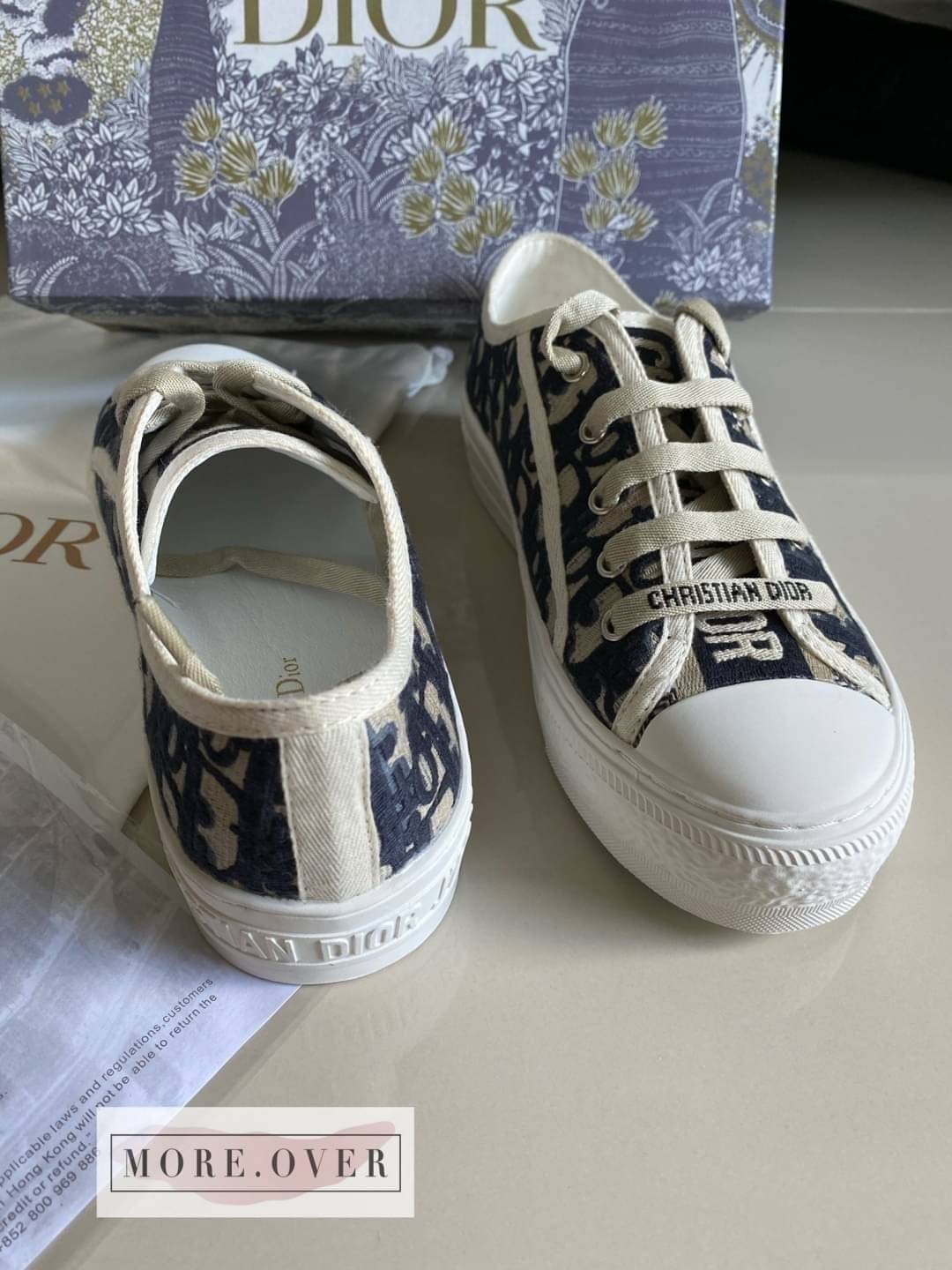 * รองเท้าผ้าใบ CHISTIAN DIOR💙💙 งานพร้อมส่งไม่ต้องรอพรีคะ 💋💋 Brand : CHISTIAN DIOR 🔥🔥🔥 ใครอยากสวยแบบคุณดิว ต้องมี ต้องจัดจ้า การันตีงานสวยมากค่ะ เกรด Hi-end ค่ะรองเท้าผ้าใบ CHISTIAN DIOR งานสวย เกรดพร