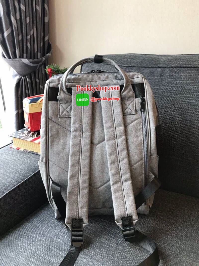 ANELLO MICKEY LIMITED EDITION DT-G001รุ่น Classic เป็นการทำงานร่วมกันระหว่าง Anello กับDisneyอีกครั้ง ภายใต้ตัวการ์ตูนมิกกี้ คอลเลคชั่นพิเศษ กระเป๋าเป้สะพายหลัง วัสดุ polyester ที่มีความหนาแน่นสูงที่เป็นที่นิยม พิมพ์โลโก้Anelloสีขาวบนด้านบนหน้ากระเป๋า ให้