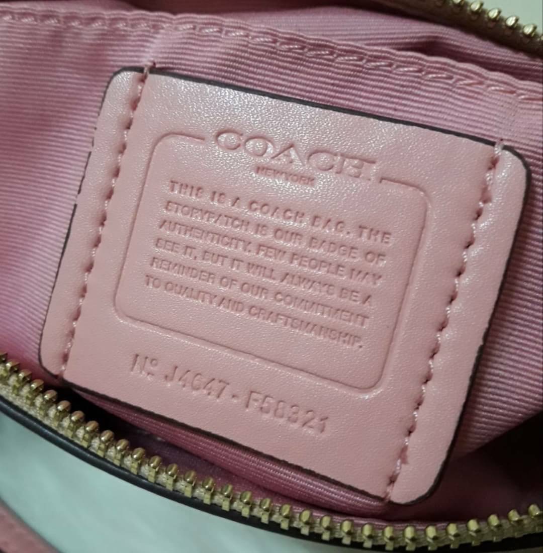 ขายดี Coach Messico Top Handle Pouch In Signature Coated Canvas กระเป๋าหิ้ว/คล้องไหล่/สะพายข้าง ขนาดเหมาะ ดีไซน์สวยน่ารัก ผลิตจากวัสดุคุณภาพดี แข็งแรงทนทานน้ำหนักเบา ภายในบุผ้าสวยงามเรียบร้อย 1 ช่องอเนกประสงค์ ซิปโลหะสีทองสวยงาม สายสะพายถอดและปรับความยาวไ