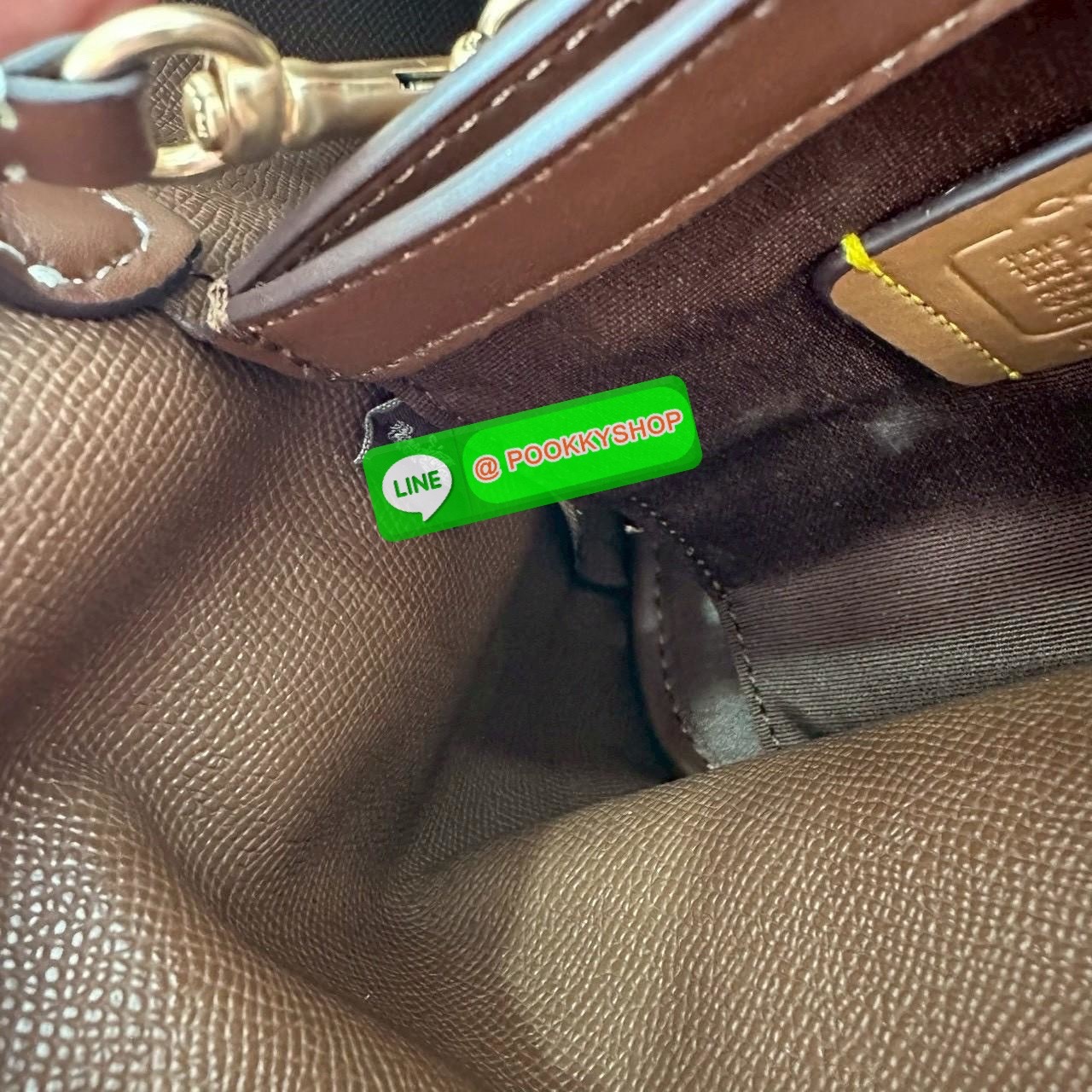 Coach Roan Bucket Bag Signature Canvas CBH07 กระเป๋าทรงบัคเก็ตใบเก๋ ดีไซน์คลาสสิก ลายซิกเนเจอร์สุดฮิต ใส่ได้ทุกโอกาส มาพร้อมสายสะพายปรับได้ ถอดได้ ใช้งานได้ทั้งสะพายไหล่ / crossbody / handheld