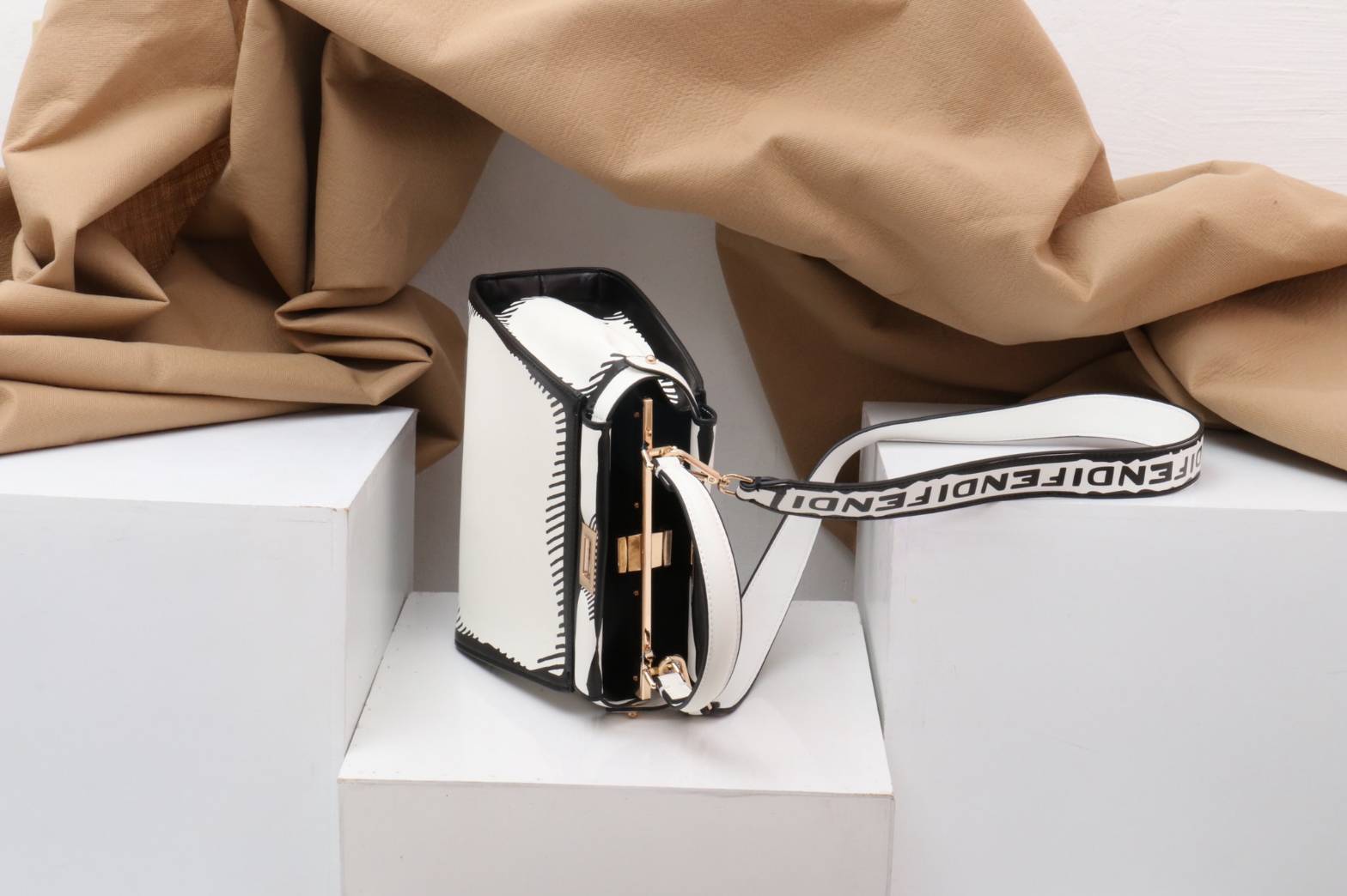 ด่วนค่ะ FF พิกาบู 4D เห็นแล้วร้องกรี๊ด สวยจริงๆงาน มาแรงมากรุ่นนี้ งานสกรีนลายคมชัดลึกแบบมีมิติ ถอดแบบออริจิ ใส่ใจทุกรายละเอียด คลุมลายเส้นได้เลิศมาก มีมาให้เลือก 2 size รับรองไม่ผิดหวัง