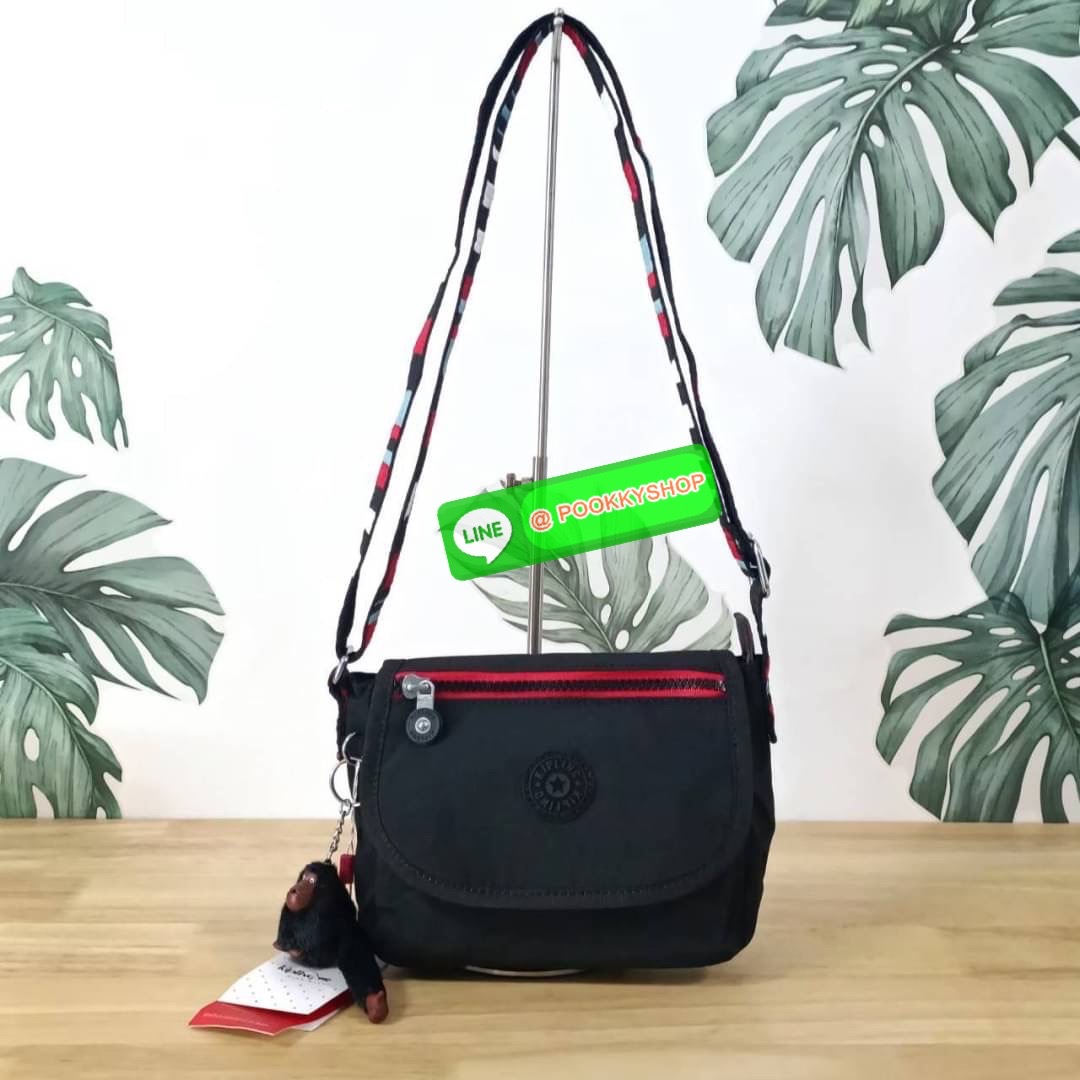 KIPLING SABIAN CROSSBODY MINI BAG กระเป๋าสะพายข้าง วัสดุ Nylon & Polyester 100% ขนาดเล็กกำลังน่ารัก เปิด-ปิดด้วยฝาปิดกระดุมแม่เหล็กและซิปแบรนด์ ด้านในทีแท็กแบรนด์