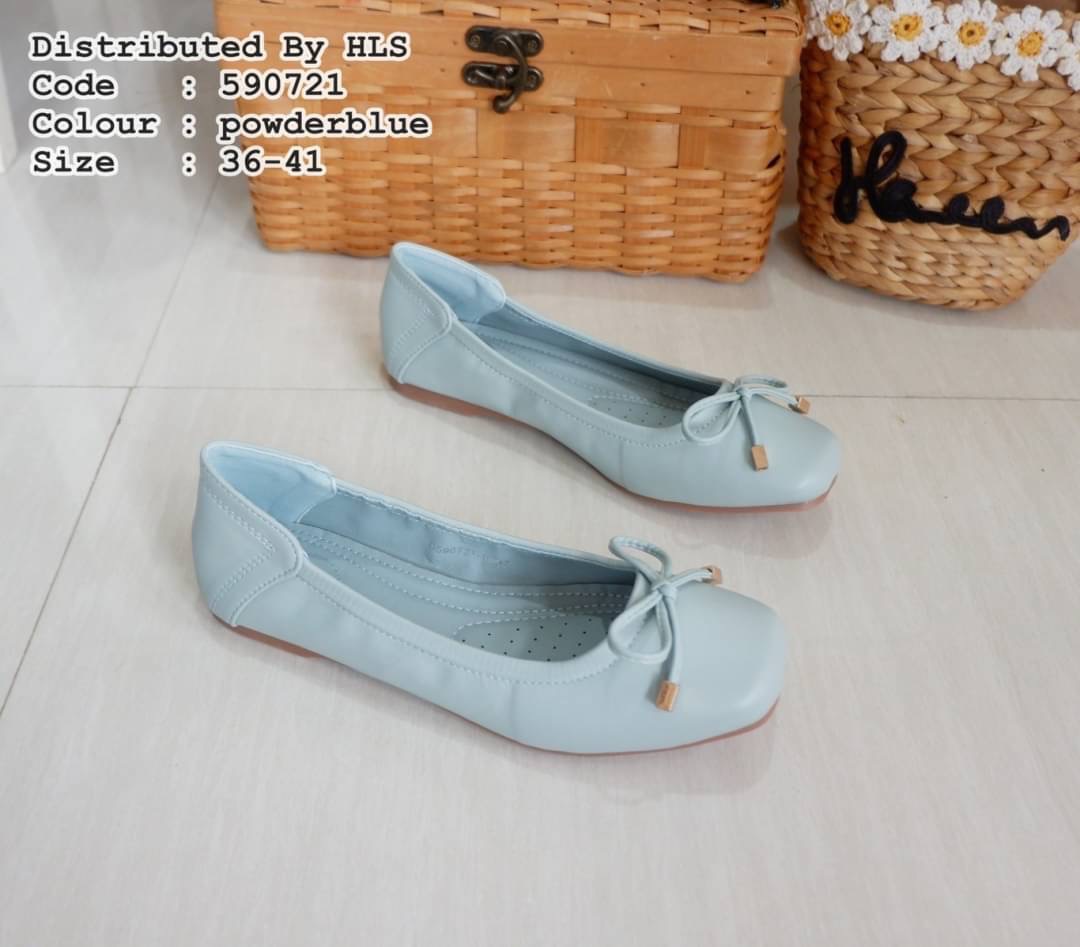 งานรีพีท มาแล้วคะ พร้อมส่งคร่าา🙏🏻🙏🏻 !! รองเท้าแฟรชเตี้ย style H&M ทรงหัวตัดมน พร้อมเชือกโบว์เล็กๆ หนังนิ่มและพื้นนิ่มมากกกกก หนังสวยมากๆ สีพื้นเรียบหรู ใส่สบายๆชิวๆ