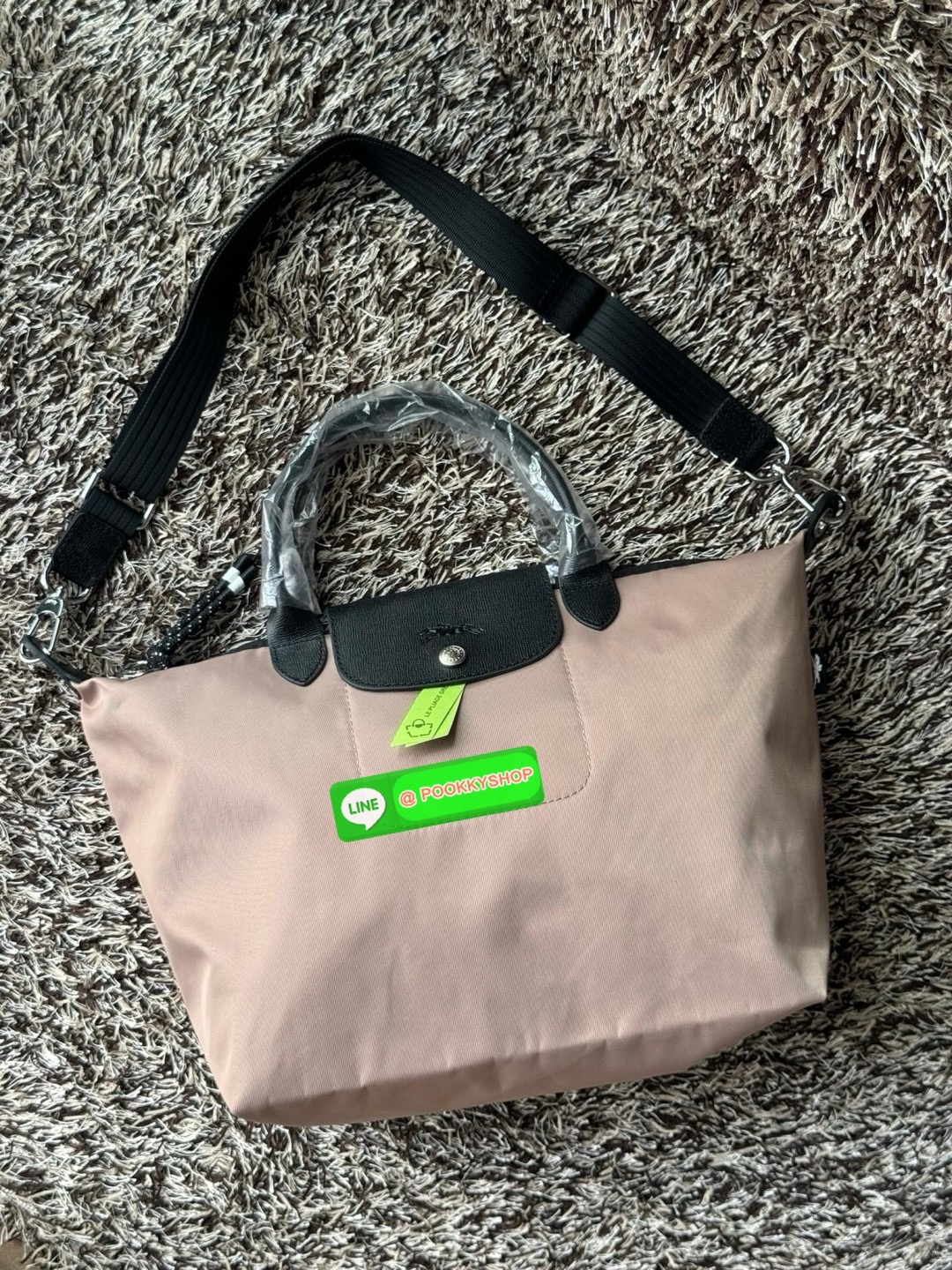 Large Longchamp LE PLIAGE ENERGY L HANDBAG LE PLIAGE รีไซเคิล ECONYLสไตล์สปอร์ต ทันสมัย และใช้งานได้จริง น้ําหนักเบา กระเป๋าใบนี้เป็นเครื่องประดับที่มีเสน่ห์ในอุดมคติที่จะติดตามคุณในทุกกิจกรรมยามเย็นของคุณ มาพร้อมกับสายสะพายไหล่ปรับได้ สามารถพกพาได้ ทั้งแ