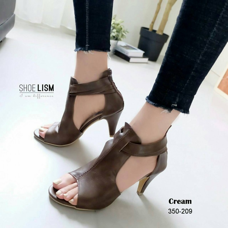 งานขายดี มาเพิ่มครบสี พร้อมส่งแล้ว รีบโอนจองกันนะค่ะ!! ว้าววอีกล้าว.. กับงานไฮเอ็น ส้นสูงสไตล์ รัดข้อตะขอ ซิปหลัง หนัง Pu งานเกรดพรีเมี่ยม เปิดข้าวแอบเซ็กซี่และดูหรูแพง รีบคว้านะคะ