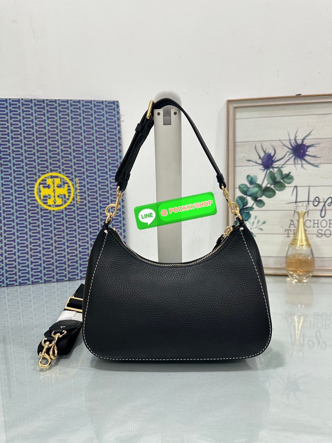 🖤 Tory Burch Thea Convertible Crossbody Bag หนังแท้นุ่ม ดีไซน์เรียบหรู พร้อมสายสะพาย 2 แบบ สวยครบทุกลุค ✨ ใบเดียวใช้ได้ทุกวัน ถือก็สวย สะพายก็คล่อง จบในใบเดียว 💼