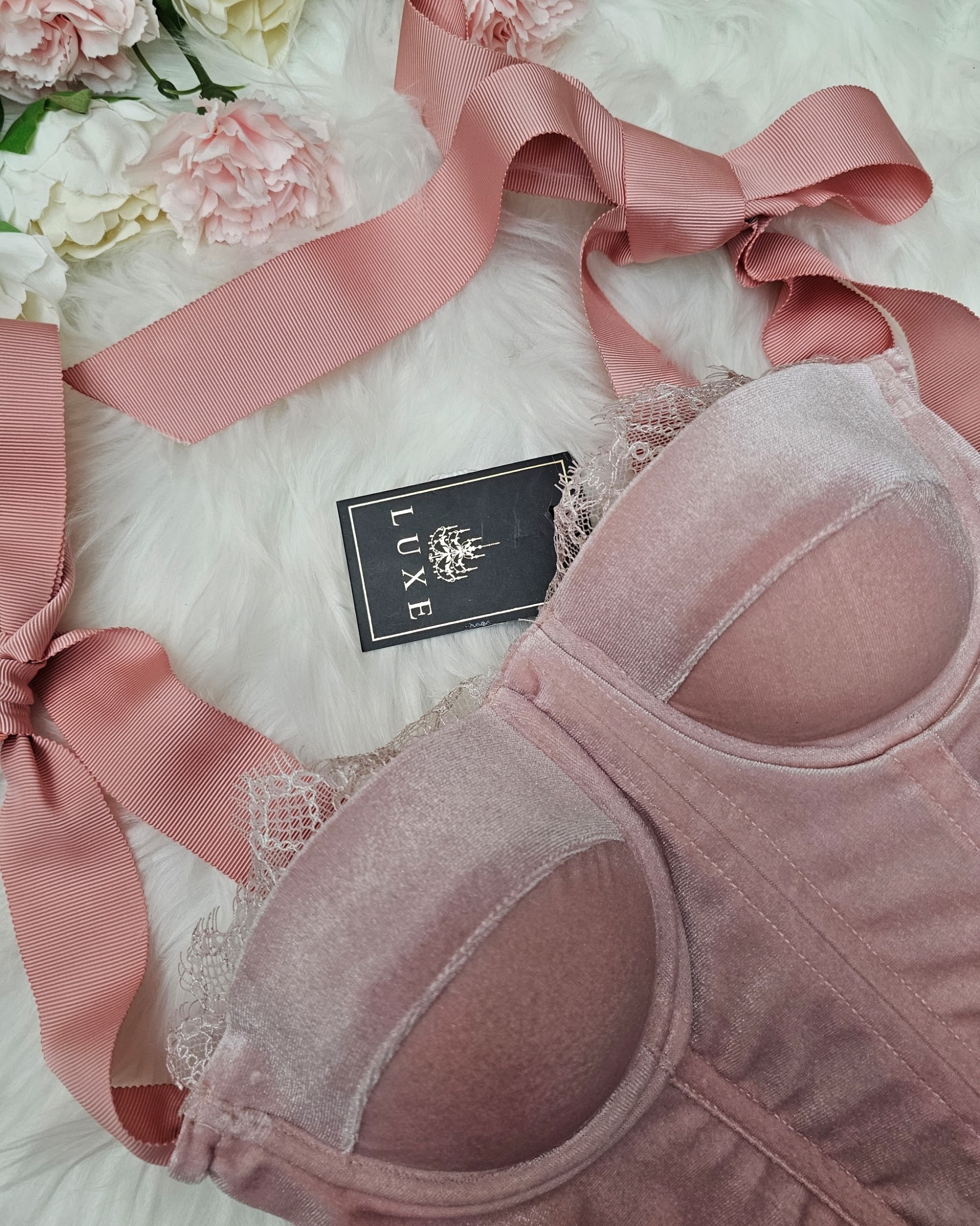 เสื้อแฟชั่น เสื้อสายเดี่ยวสไตล์คอร์เซ็ตบรา ผ้ากำมะหยี่เนื้อนุ่มยืดหยุ่น มีโครงทั้งเก็บและดันทรงสวย