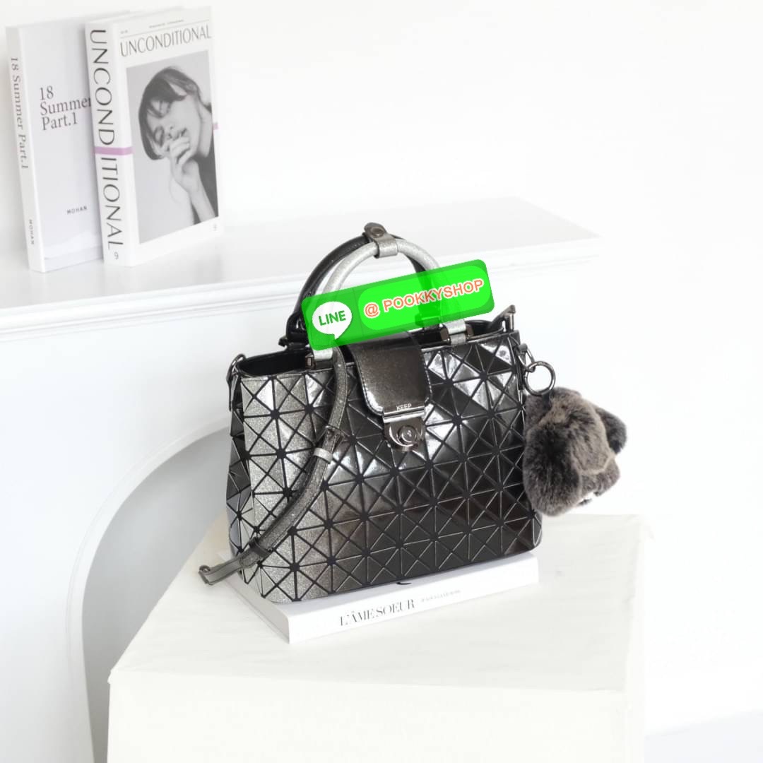 สินค้าเข้าใหม่ 𝗞𝗘𝗘𝗣 𝐀𝐋𝐈𝐙 𝗖𝗢𝗟.𝟮 ลายใหม่ ( DIAMOND PATTERN ) ทรงสวย ขายดี ขนาดกำลังดี และที่สำคัญ !! น้ำหนักเบา ไม่รอช้าทางแบรนด์เลยทำ สีใหม่มาเพิ่มลูกเล่นให้กับ