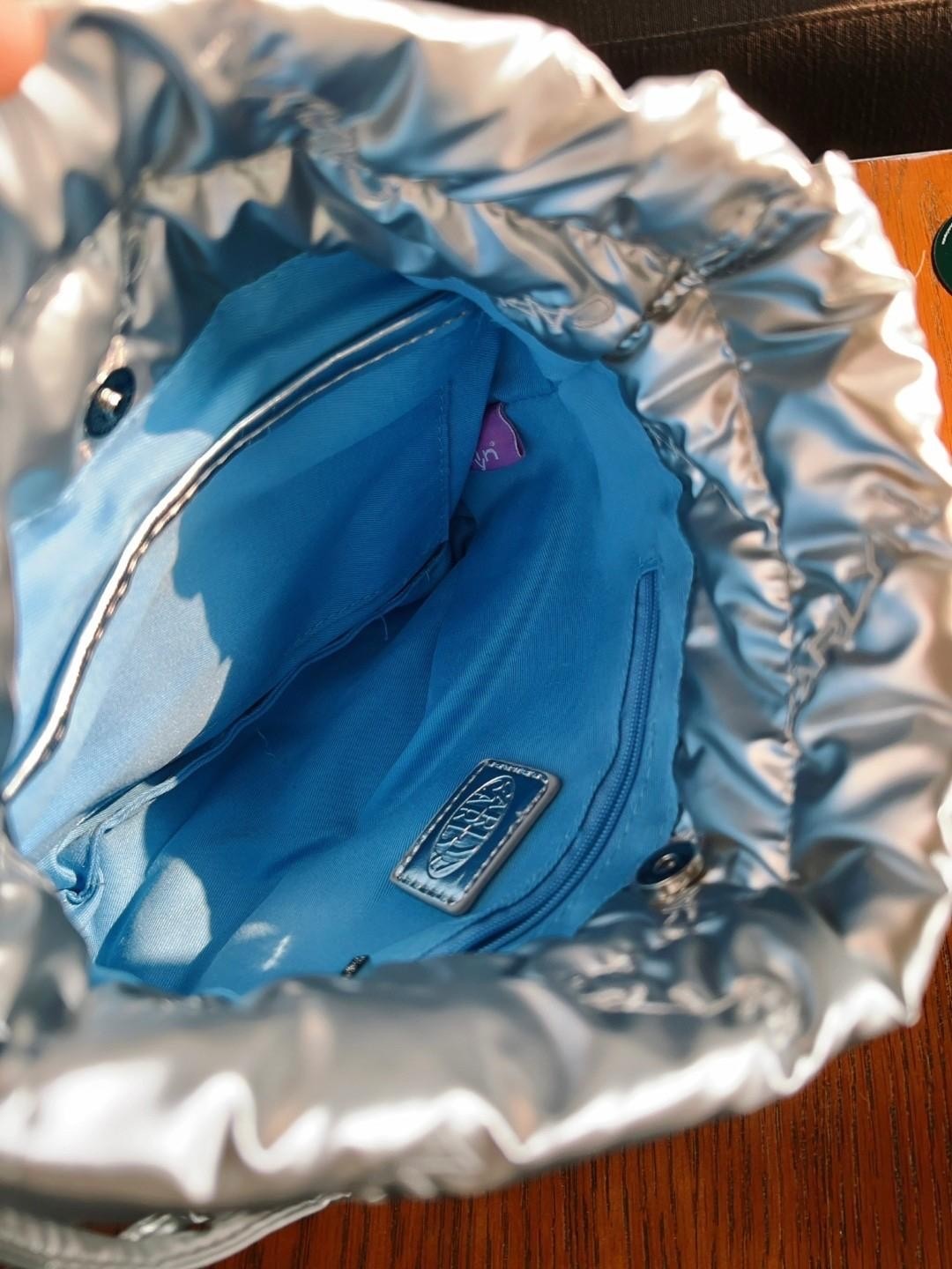 CARLYN TWEE MINI BAG #ไม่มินิตามชื่อจ้าา😘 💌พร้อมส่ง!สวยฉ่ำๆทุกสี ไม่มีไม่ได้แล้วจ้าา📌 ✔️กระเป๋าวัสดุไนล่อนอย่างดี นิ่มฟู ปักลายแบรนด์อันเป็นสัญลักษณ์ของรุ่นทั้งใบสวยงามค่ะ