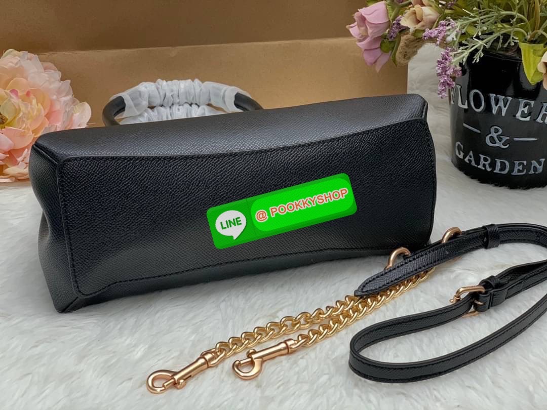 Back in stock! Best seller🔥 🌈ใครรออยู่ห้ามพลาดน๊าา หมดรอบนี้อีกนานกว่าจะเข้าอีกจ้า COACH MINI SAGE CARRYAL ((28977)) พร้อมส่งค่ะ! กระเป๋าถือ//สะพายข้าง หนังแท้ Smooth leather อย่างดี แบ่งช่องกระเป๋าเป็น3ช่อง แต่ละช่องกว้างใส่ของจุ ตรงกลางเ