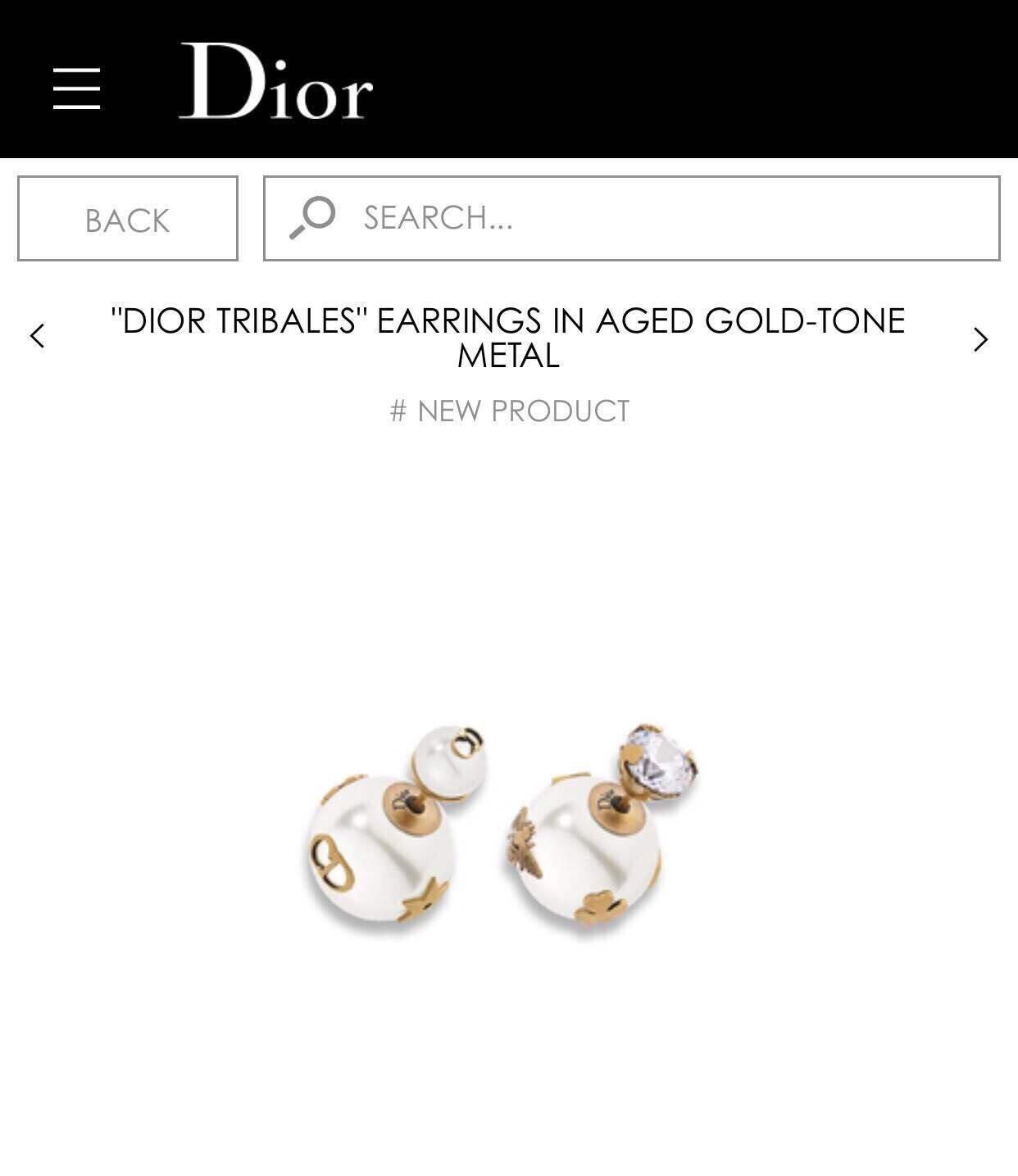 New Arrival !!!!! Dior Tribales Earrings ต่างหูดิอองานมุกรุ่นใหม่ ล่าสุดชนช็อป ดีไซน์สวยมากๆค่ะ มุกสวย ประดับอะไหล่ทองแอนทีคอย่างดี รุ่นนี้มีทั้งหัวมุกและหัวคริสตัลนะคะ มี 2 สีขาว/ดำ ตามรูปเลยค่ะ ไม่มีไม่ได้แล้ว รีบสั่งกันเข้ามาเลยจ้า