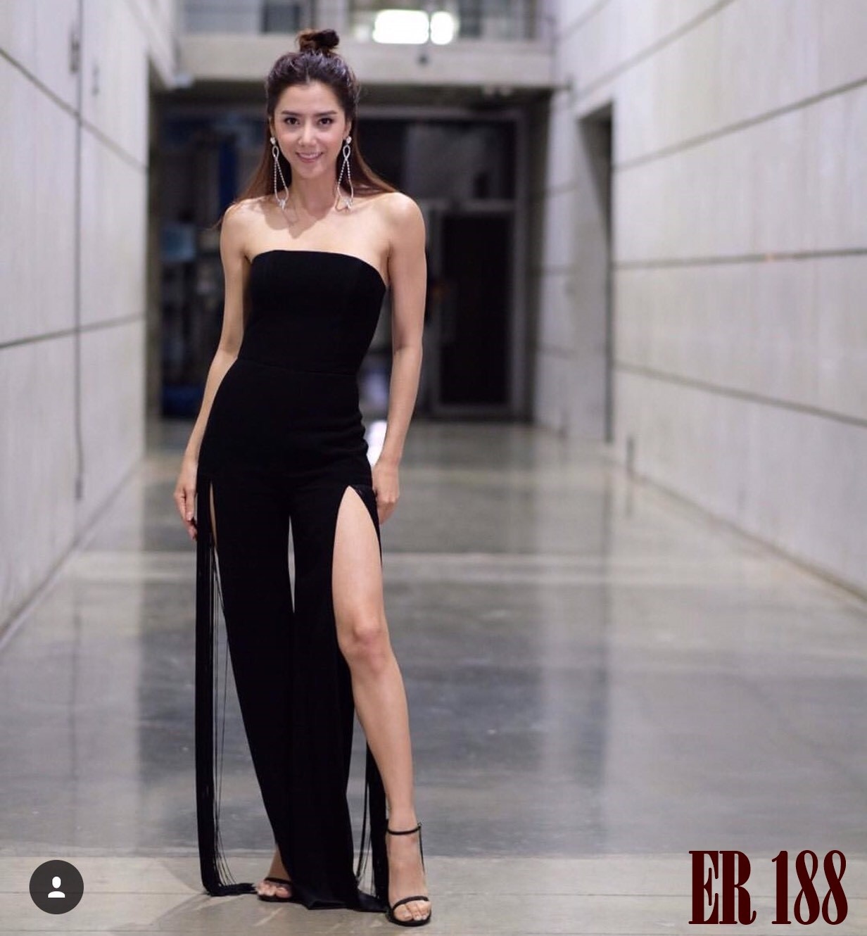 ต่างหูแบบห้อยยาว ประดับเพชรเรียงลาย อินฟินิตี้ ตามแบร์นดัง ดาราใส่เพียบ ตัวเรือนชุบทองขาว เก๋ๆ