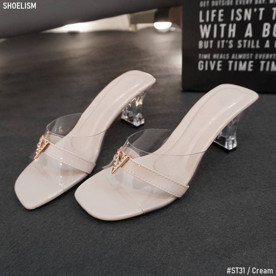 สวยเกินต้าน รองเท้าส้นสูง คาดหน้าโชว์หน้าเท้าเรียวสวย แต่งอะไหล่เพิ่มความสวยหรู ใส่ง่ายน้ำหนักเบา จะใส่ออกงานหรือเที่ยวคาเฟ่ก็ไม่ผิดหวัง