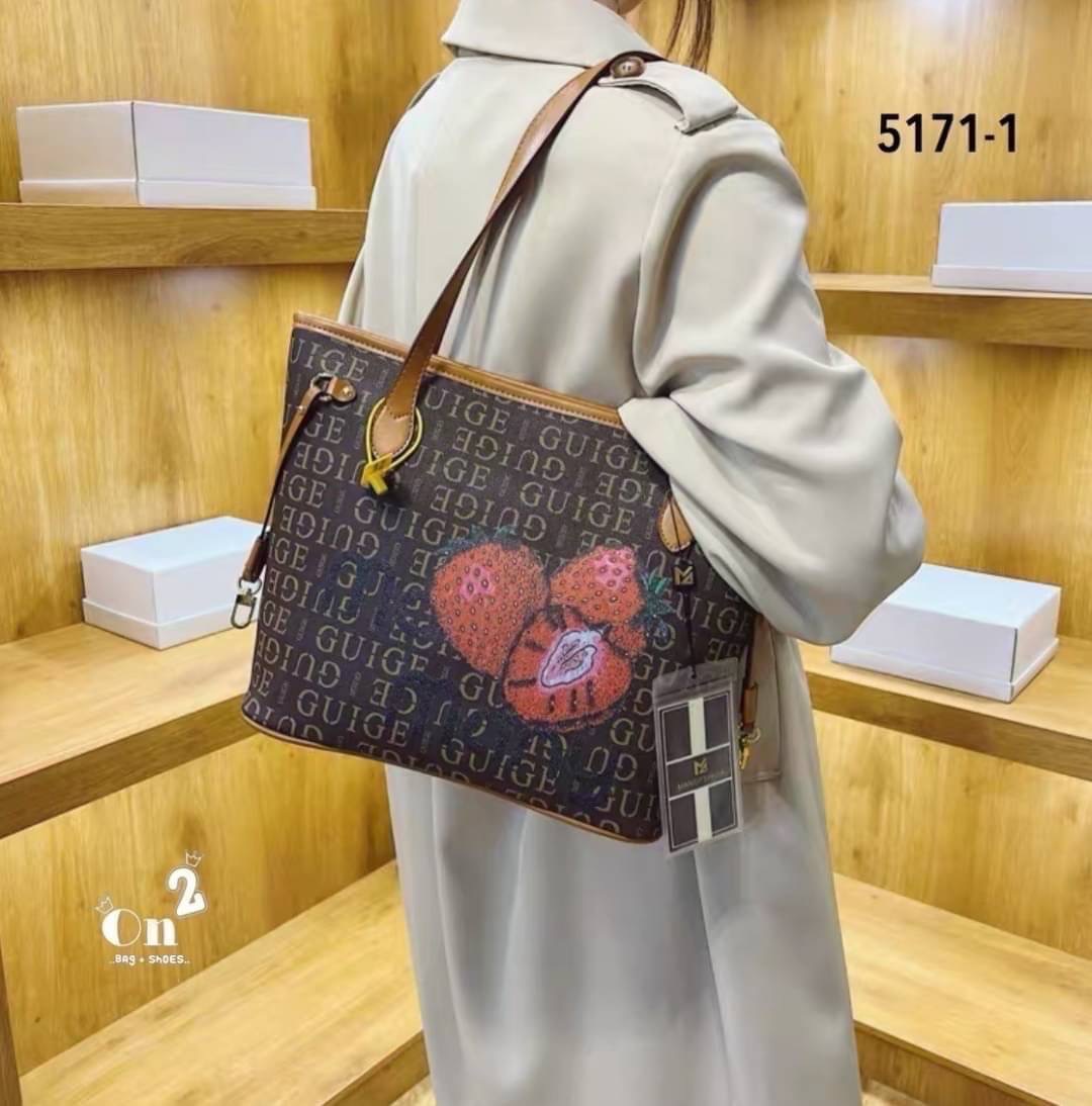NEW-IN 🤎 Tote bag ทรงนี้จุได้เยอะมากๆค่า ใส่ I Pedได้นะคะ มาใหม่ ลายโมโนแกรมสวยหรู ดูแพงค่ะ👏🏻✨แนะนำสุดๆค้า จุได้เยอะ
