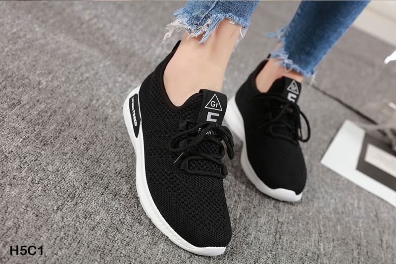 สินค้าพร้อมส่ง มาใหม่จ้าา รองเท้าผ้าใบแฟชั่น งานผ้าระบายอากาศ แต่งเชือกเพิ่ม ความกระชับจ้า พื้นยางขอบยางกันลื่น งานสวย ลุคหวาน เท่ห์ ลงตัวจ้าา