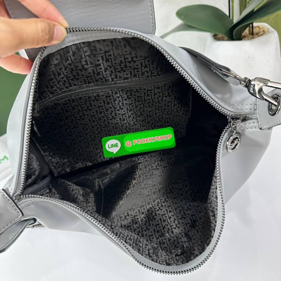 LONGCHAM LE PLIAGE XTRA Hobo bag M กระเป๋าสะพายไหล่ HOBO ออกแบบเพื่อให้ดูเรียบหรูหรา มีความสง่า รูปทรงเก๋ไก๋ วัสดุหนังแกะนิ่มมือ สายสะพายไหล่ปรับระดับได้และถอดออกถือได้ เปิด- ปิด ด้วย ซิป ภายใน ช่องโล่งกว้าง มีช่องซิปแยก ใบใหญ่สามารถใส่ของได้เยอะคะ