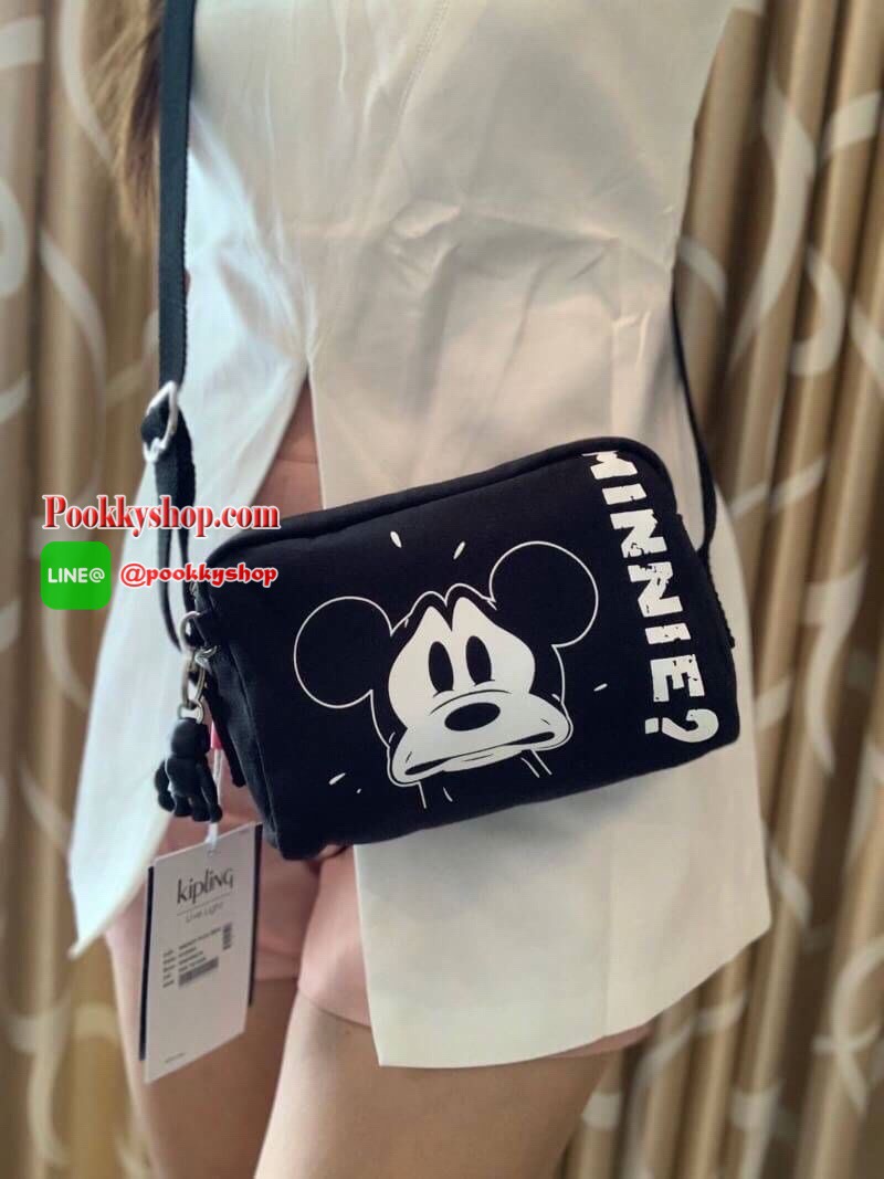 Kipling BRight Disney's Minnie Mouse And Mickey Mouse รุ่น crossbody น้ำหนักเบา วัสดุ100% Polyamide มีเหล่าบรรดามิคกี้และมินนี่ที่มาวาดลวดลายลงบนกระเป๋าให้ดูมีสีสัน ที่มีเอกลักษณ์เฉพาะตัว และยังเป็นรุ่นลิมิเต็ดเอดิชั่นฉลองครบ90ปีของวอลท์ดิสนีย์อีกด้ว
