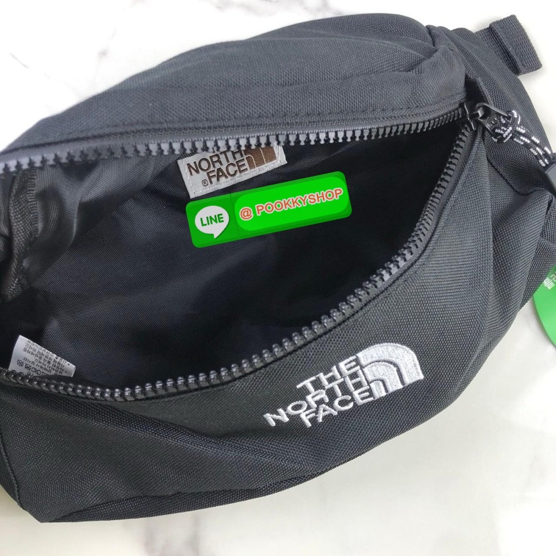 กระเป๋าคาดอก THE NORTH FACE สุดคุ้ม!!! ซื้อ 1 ได้ถึง 2 ใบ กระเป๋าใบใหญ่ เปิด-ปิดกระเป๋าด้วยซิป แบ่งเป็น 2 ช่องซิปค่ะ กระเป๋าใบเล็ก เปิด-ปิดด้วยซิป สามารถถอดแยกใช้งานได้ค่ะ สายสะพาย สามารถปรับได้ Free Size