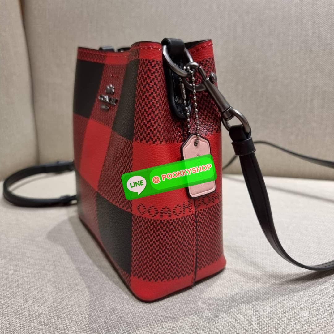 COACH 7267 MINI TOWN BUCKET BAG WITH BUFFALO PLAID PRINT คอลเลคชั่นใหม่ล่าสุด!! น้องสาวคนสวยมาแล้วจ้า สีแดงโดดเด่นต้อนรับเทศกาลคริสต์มาส 🎅🎄 กระเป๋าบัคเก็ต ไซส์มินิ ใบจริงน่ารักม้าก!! น่าใช้แบบที่สุด วัสดุหนังแคนวาสเคลือบลาย สวยคม เปิด-ปิดด